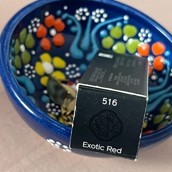 Shiseido ModernMattePowder Lipstick in exotic red - Picture 3 of 7